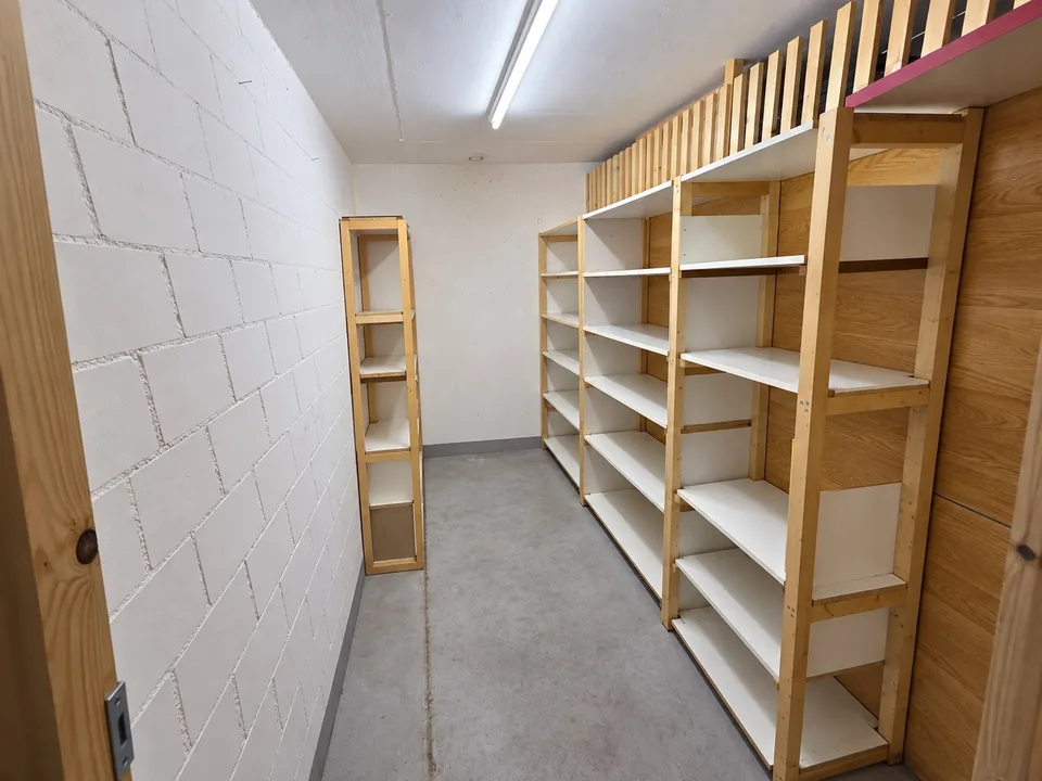 Fully Renovated & Furnished 3.5-Room Garden Apartment