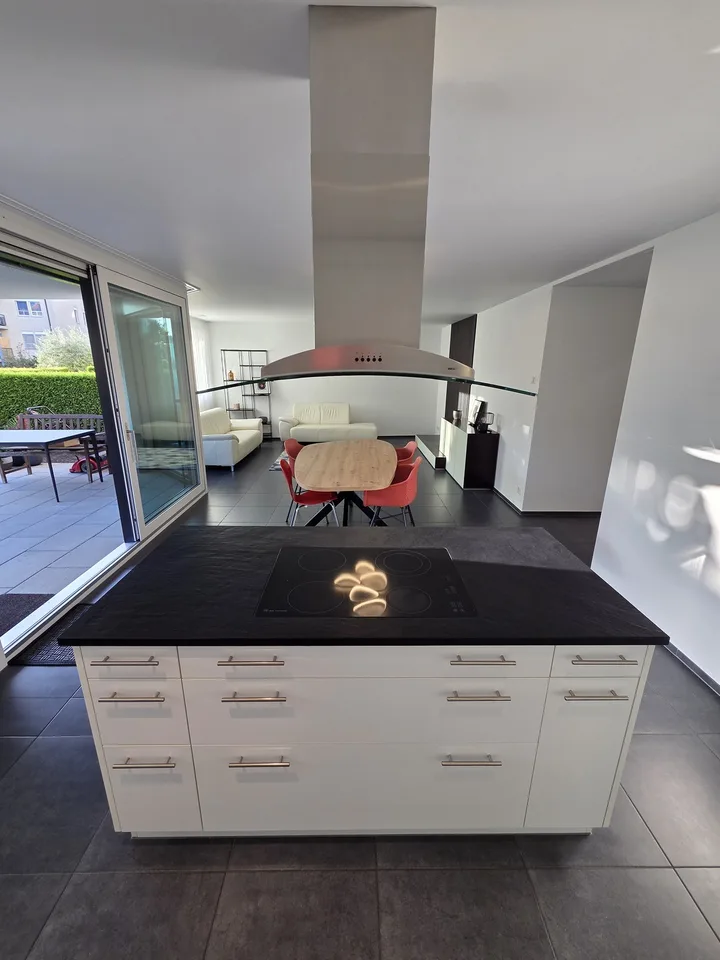 Fully Renovated & Furnished 3.5-Room Garden Apartment