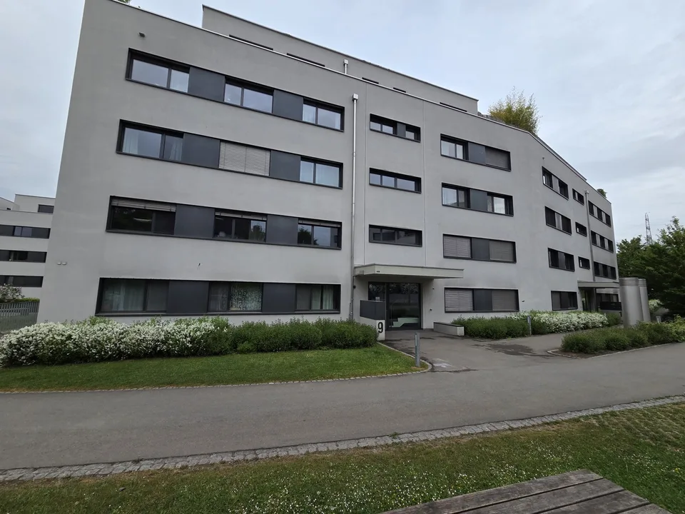 Fully Renovated & Furnished 3.5-Room Garden Apartment