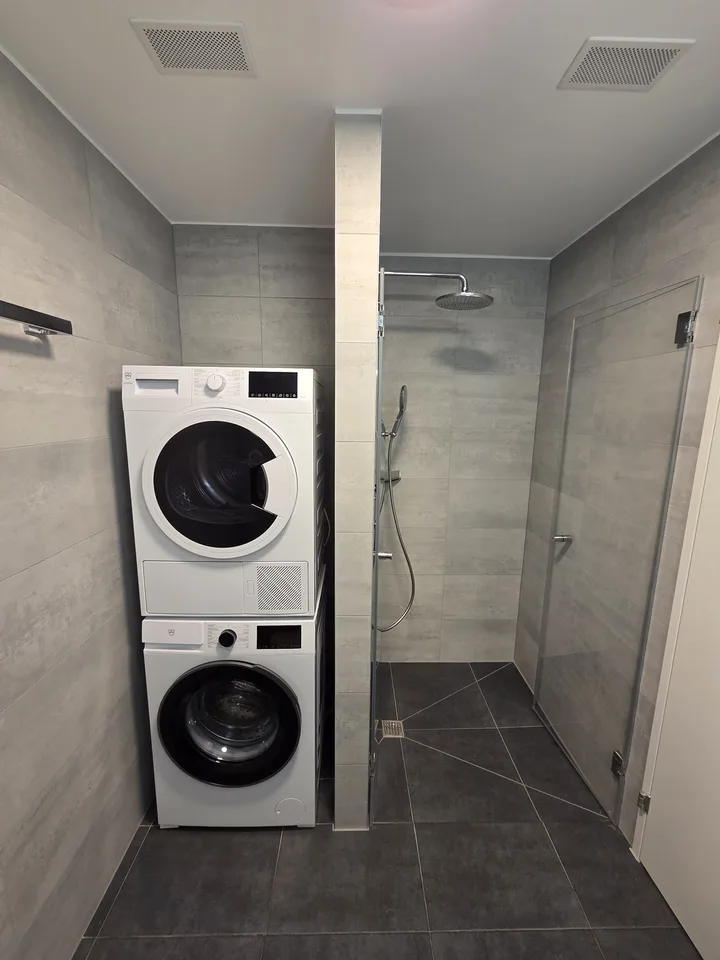 Fully Renovated & Furnished 3.5-Room Garden Apartment