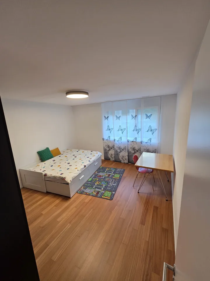 Fully Renovated & Furnished 3.5-Room Garden Apartment