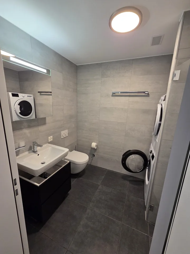 Fully Renovated & Furnished 3.5-Room Garden Apartment