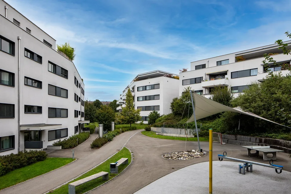 Fully Renovated & Furnished 3.5-Room Garden Apartment