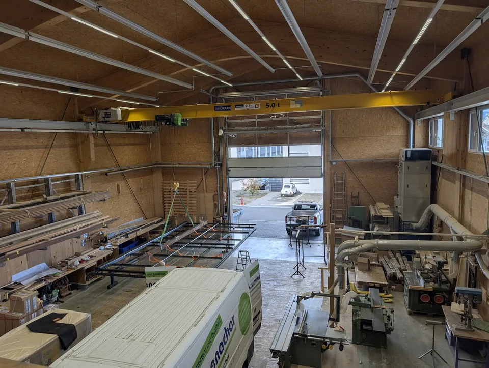 Gewerbehalle mit Kran, Lager und Büro in Lausen – Foto 2 von 14