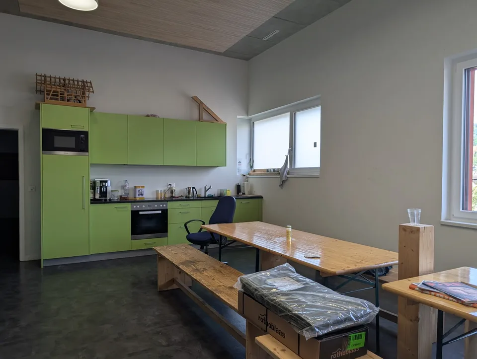 Gewerbehalle mit Kran, Lager und Büro in Lausen – Foto 11 von 14