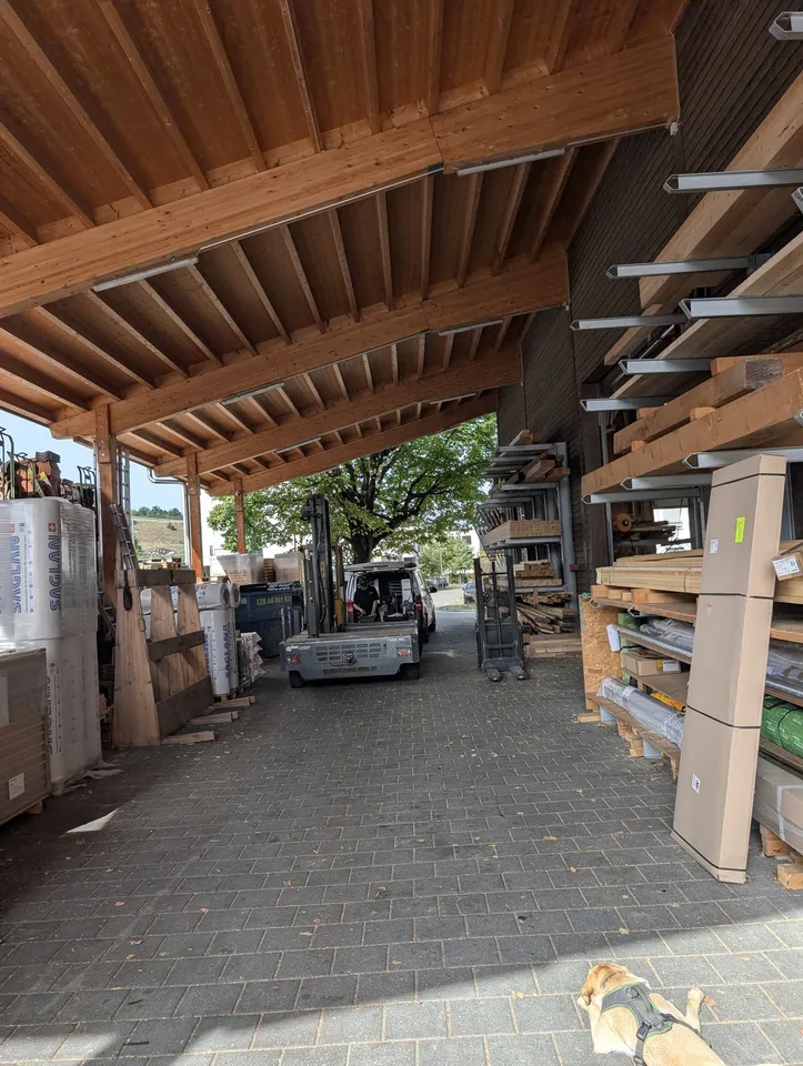 Gewerbehalle mit Kran, Lager und Büro in Lausen – Foto 4 von 14