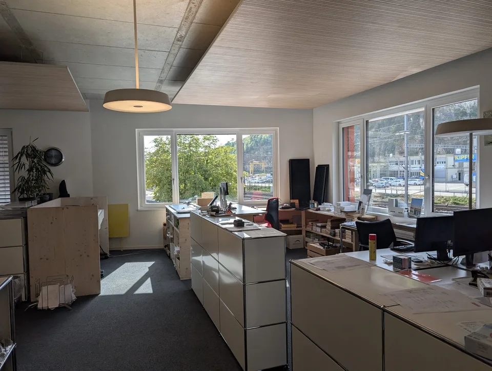 Gewerbehalle mit Kran, Lager und Büro in Lausen – Foto 7 von 14