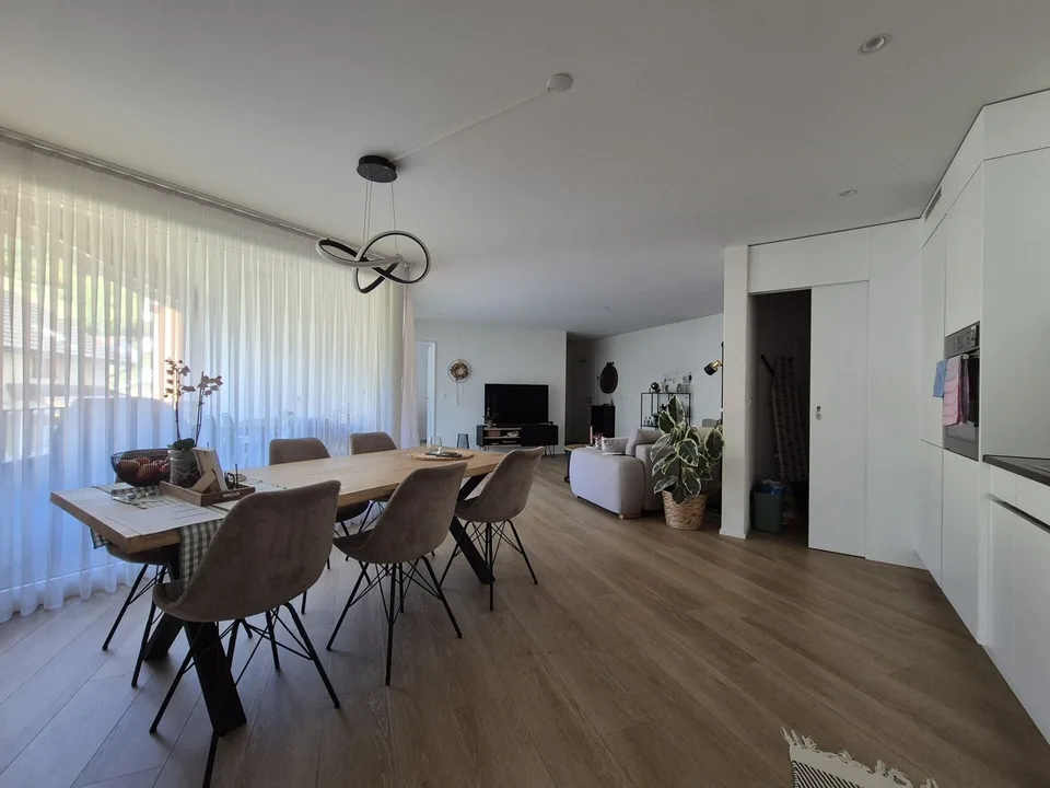 neuwertige 3.5-Zimmer-Wohnung an zentraler Lage