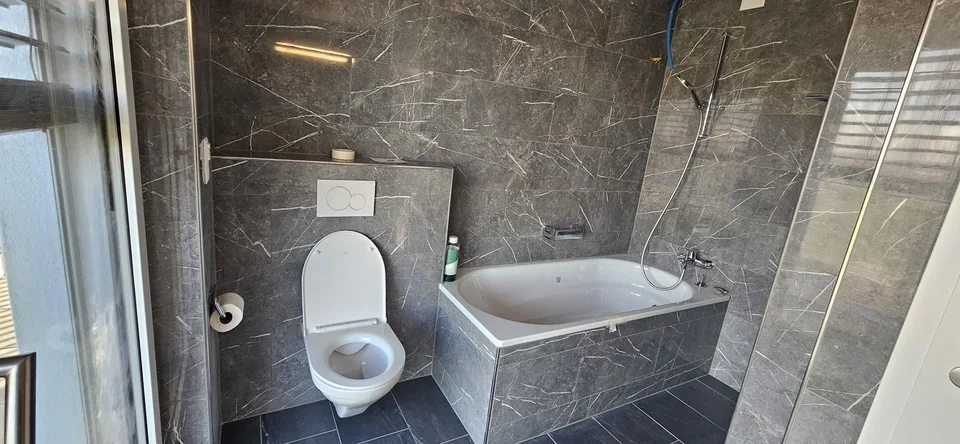 Rooms available in Shared House
