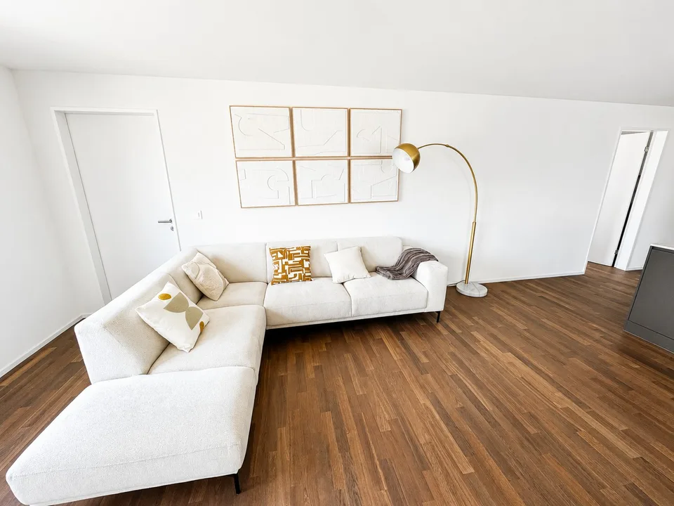 Modern 4.5-Room Apartment with Panoramic Countryside Views, Loggia & EV Parking