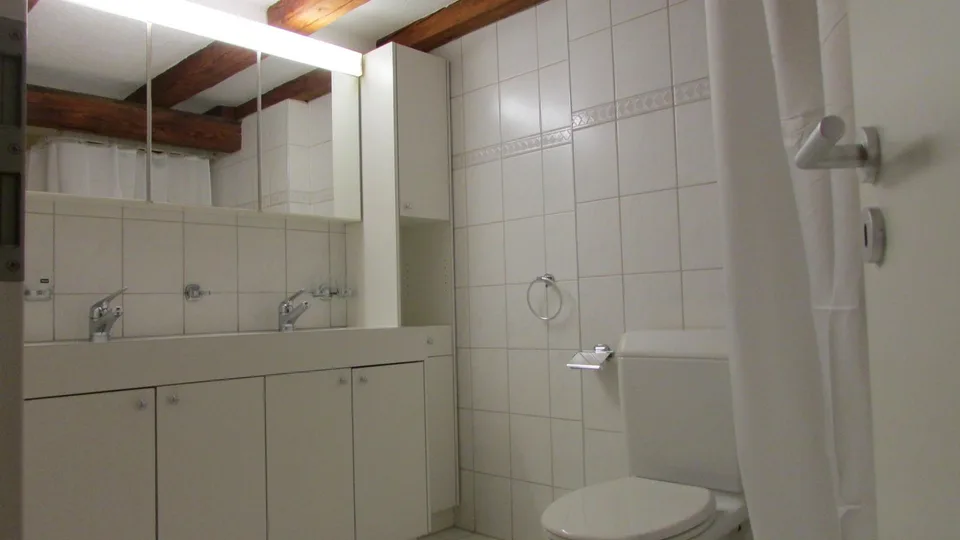 Grossacherstr 43, 8634 Hombrechtikon - CHF 695 inkl. NK pro Monat