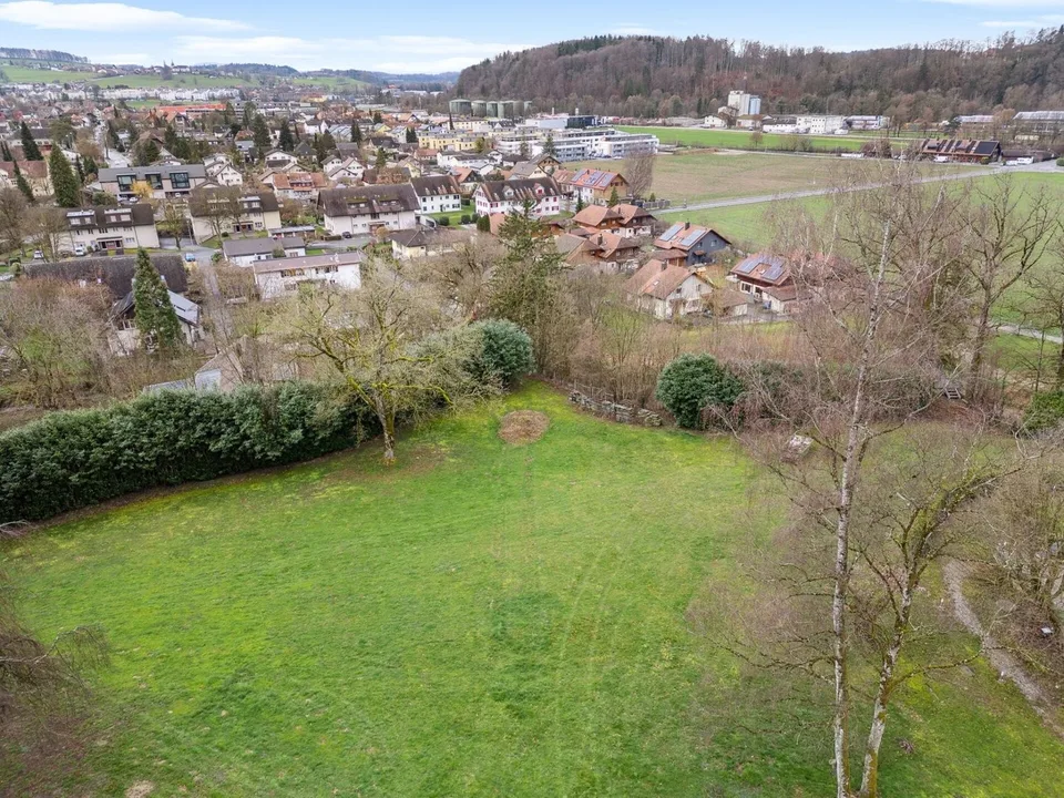 Grossflächige Baugrundstücke an erhöhter Lage mit Weitsicht über Laupen – Foto 2 von 8