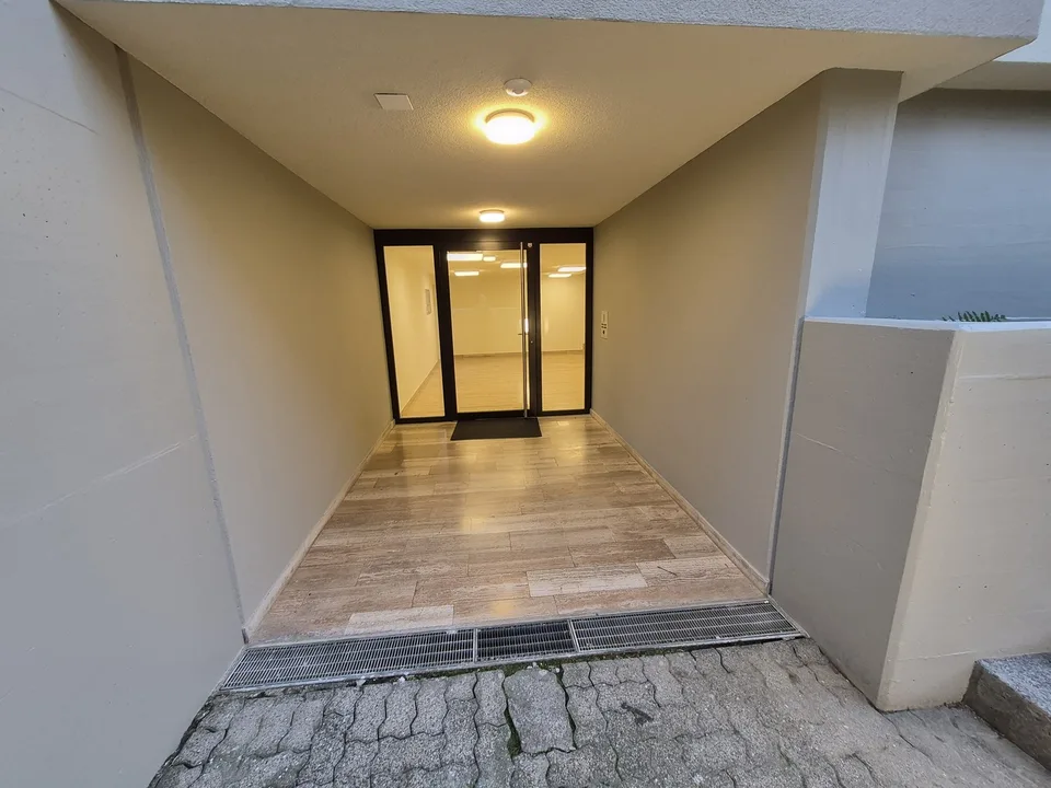 Umfassend sanierte 2.5-Zimmer-Wohnung mit Balkon in Bottmingen