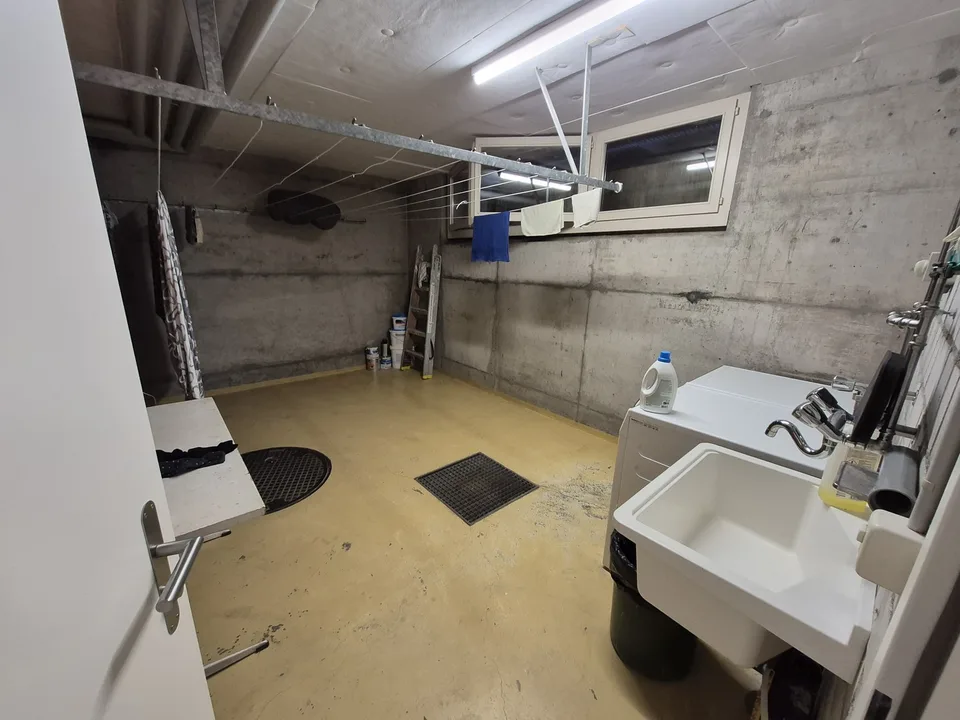 Umfassend sanierte 2.5-Zimmer-Wohnung mit Balkon in Bottmingen