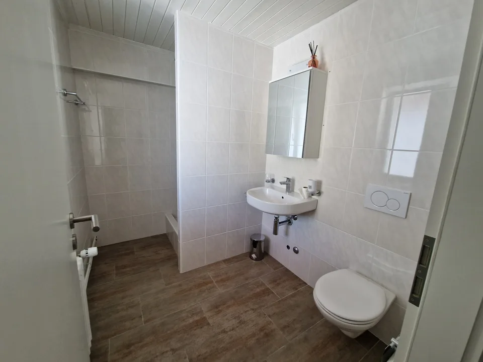 Möbilierte Monatszimmer, mit eigenem Badezimmer