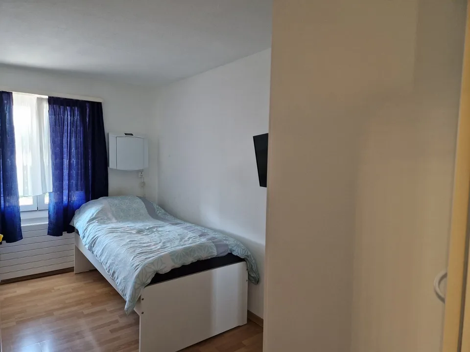 Möbilierte Monatszimmer, mit eigenem Badezimmer