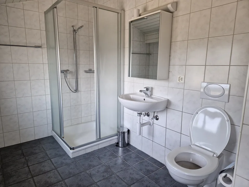Möbilierte Monatszimmer, mit eigenem Badezimmer