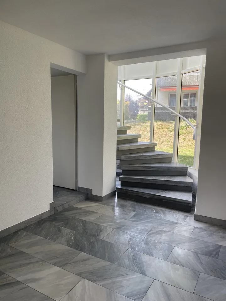 Moderne, helle und stilvolle 2.5-Zimmer-Wohnung in Münsingen