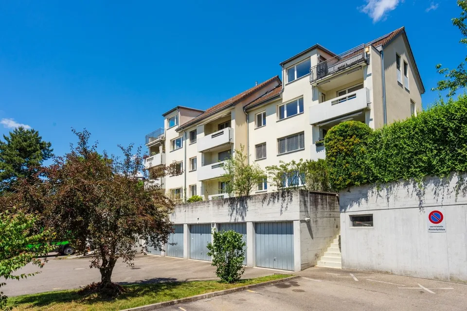 Helle 1.5-Zimmer-Wohnung mit Balkon und schönem Weitblick