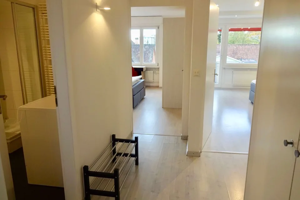 Furnished room in modernised apartment in a top location