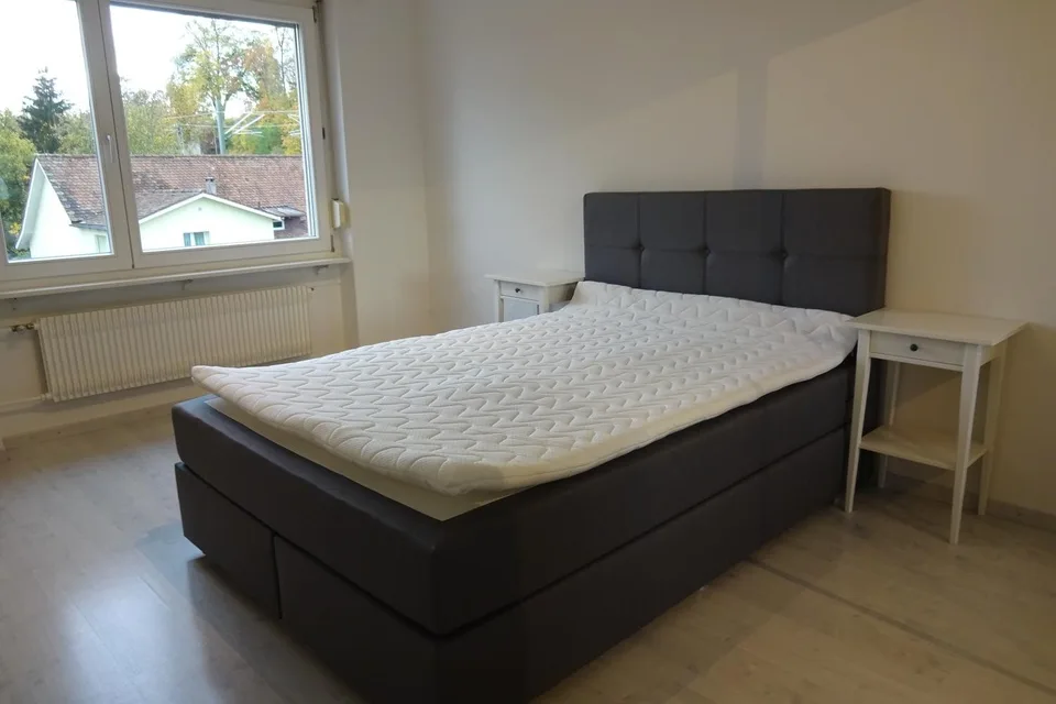 Furnished room in modernised apartment in a top location