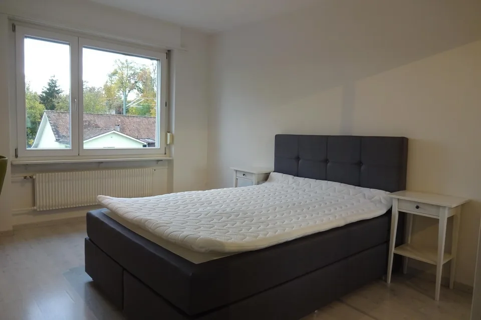 Furnished room in modernised apartment in a top location