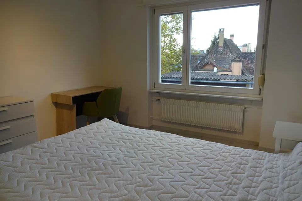 Furnished room in modernised apartment in a top location