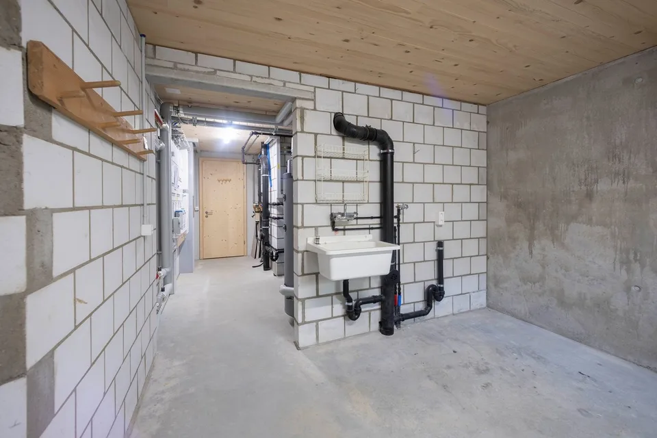 Modernes Wohnhaus mit separater Wohneinheit, Lift, Photovoltaik und viel Flexibilität – Foto 26 von 27
