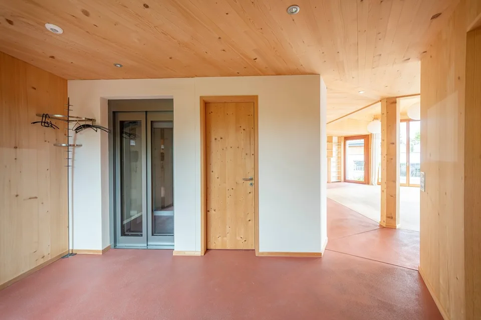 Modernes Wohnhaus mit separater Wohneinheit, Lift, Photovoltaik und viel Flexibilität – Foto 15 von 27