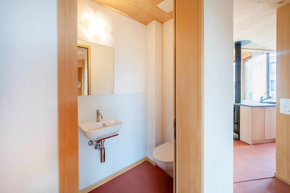 Modernes Wohnhaus mit separater Wohneinheit, Lift, Photovoltaik und viel Flexibilität – Foto 20 von 27