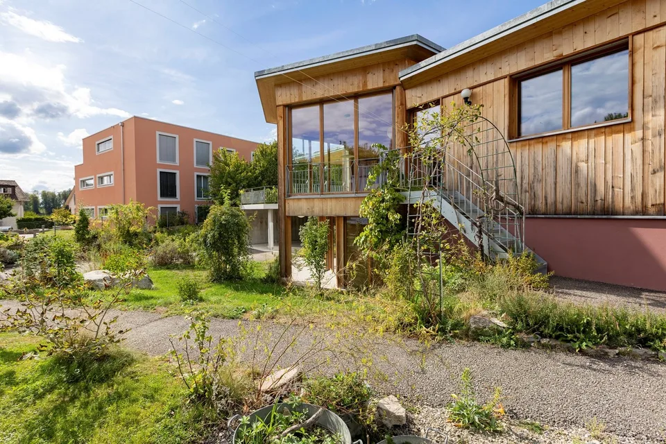 Modernes Wohnhaus mit separater Wohneinheit, Lift, Photovoltaik und viel Flexibilität – Foto 3 von 27
