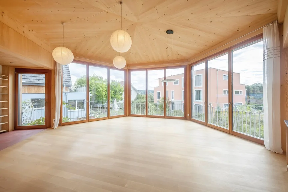 Modernes Wohnhaus mit separater Wohneinheit, Lift, Photovoltaik und viel Flexibilität – Foto 8 von 27