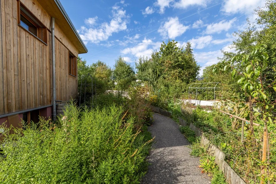 Modernes Wohnhaus mit separater Wohneinheit, Lift, Photovoltaik und viel Flexibilität – Foto 6 von 27