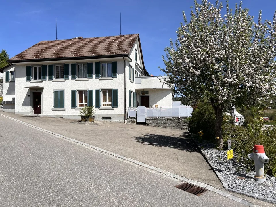 Grosszügige 2.5-Zimmerwohnung mit 38 m² sonniger Terrasse