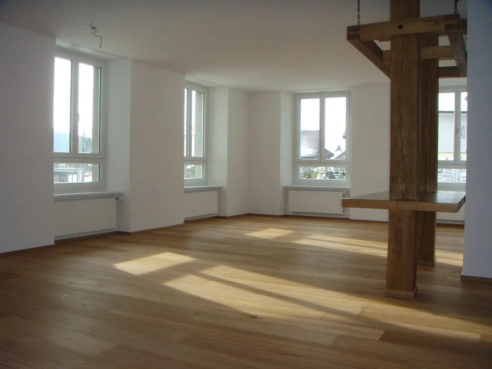 Grosszügige 2.5-Zimmerwohnung mit 38 m² sonniger Terrasse