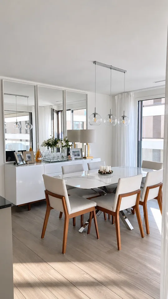 Grosse, moderne Neubauwohnung mit grossem Balkon und Blick auf den Zürichsee