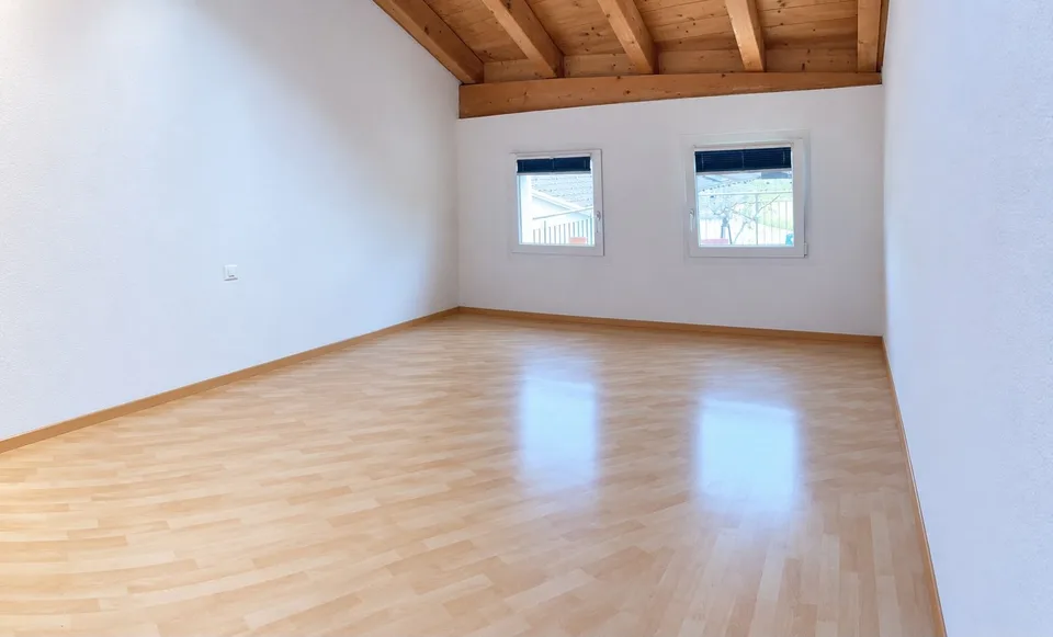 Nachmieter/in gesucht – wunderschöne 3.5-Zimmer-Dachwohnung in Domat/Ems