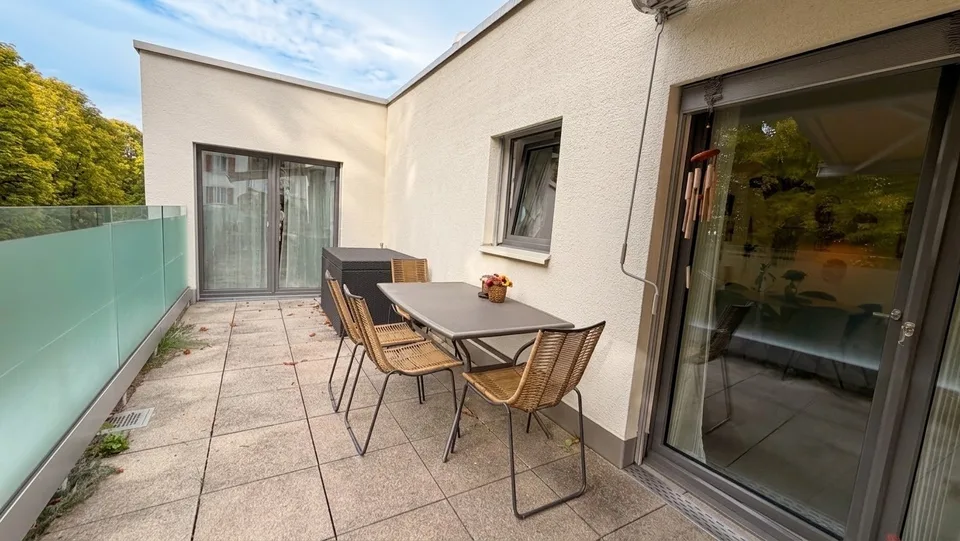 Helle, geräumige Dachwohnung mit grosser Terrasse
