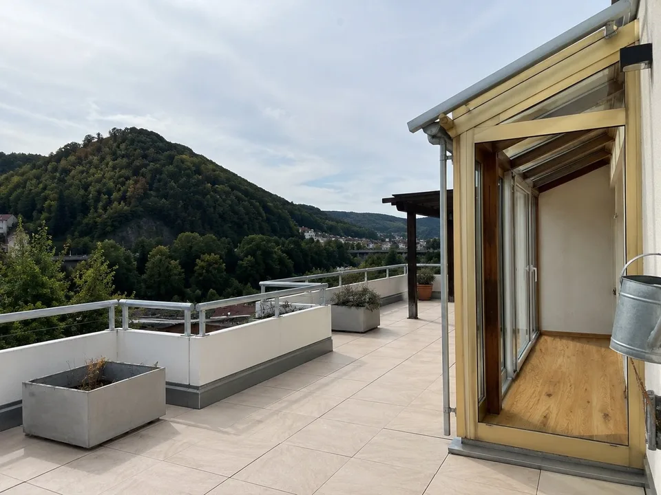 Attico di 2,5 Locali con Grande Terrazza & Vista Panoramica, Appena Ristrutturato