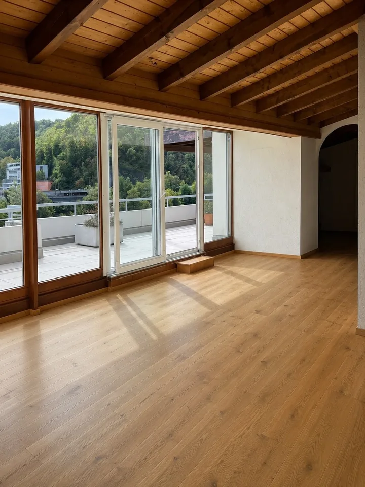 Attico di 2,5 Locali con Grande Terrazza & Vista Panoramica, Appena Ristrutturato