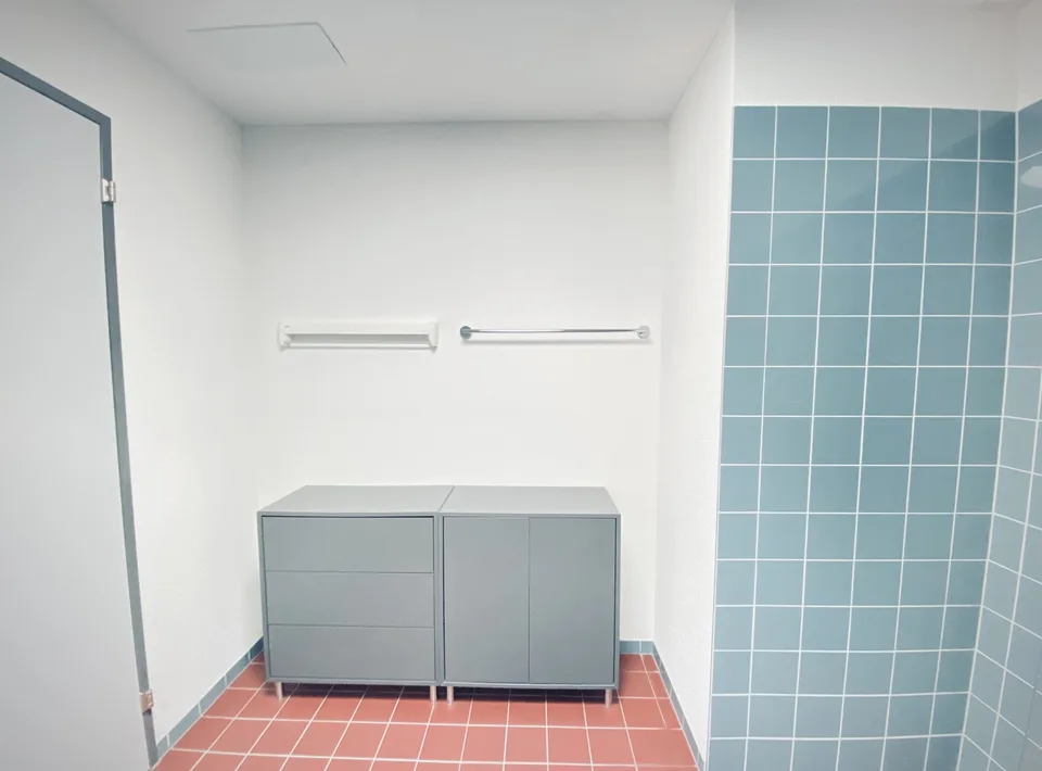 Ein Zimmer in moderner Attikawohnung mit riesiger Dachterrasse & herrlichem Ausblick (2er-WG, Möbliert, Frau bevorzugt)