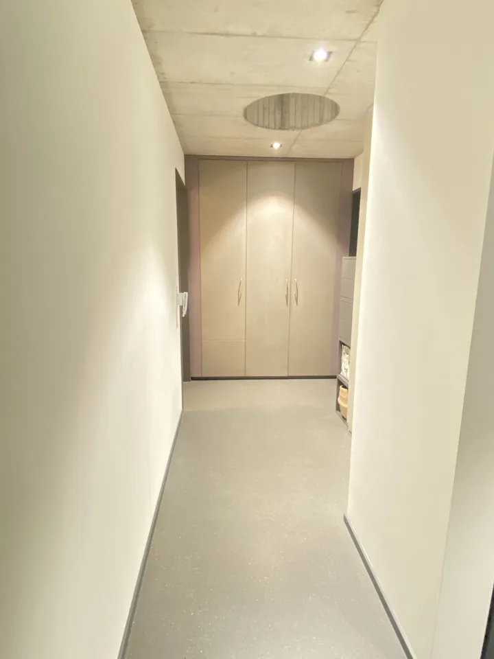 Ein Zimmer in moderner Attikawohnung mit riesiger Dachterrasse & herrlichem Ausblick (2er-WG, Möbliert, Frau bevorzugt)