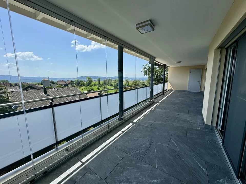 Moderne 5.5-Zimmerwohnung mit 33.5 m² Balkon – grosszügiges Wohnen in Schongau 148 m² Wohnfläche | 33.5 m² Balkon | Ländlich & modern