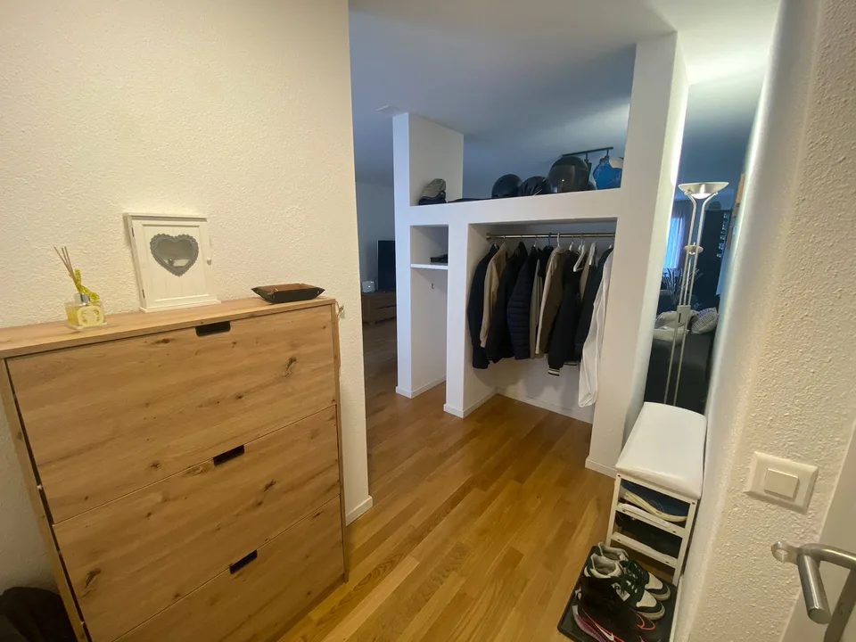 Grosszügige 2.5-Zimmer-Wohnung mit Gartensitzplatz & Cheminée