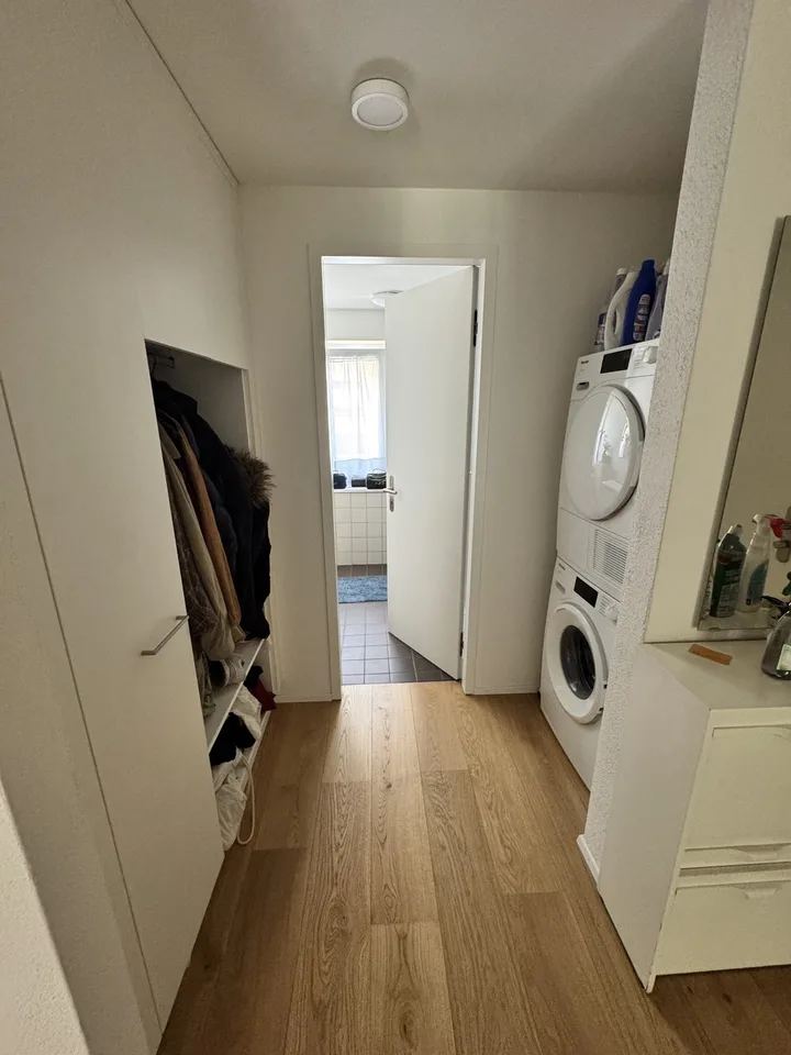 Moderne Stadtwohnung mit Balkon – zentrale Lage in der Innenstadt – Foto 6 von 8