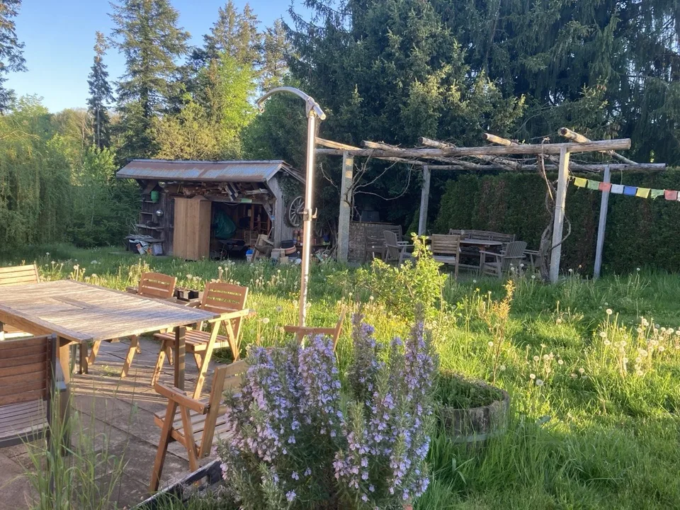 WG-Zimmer (821.- / Mt) in Hausgemeinschaft mit grossem Garten, Egg (ZH)