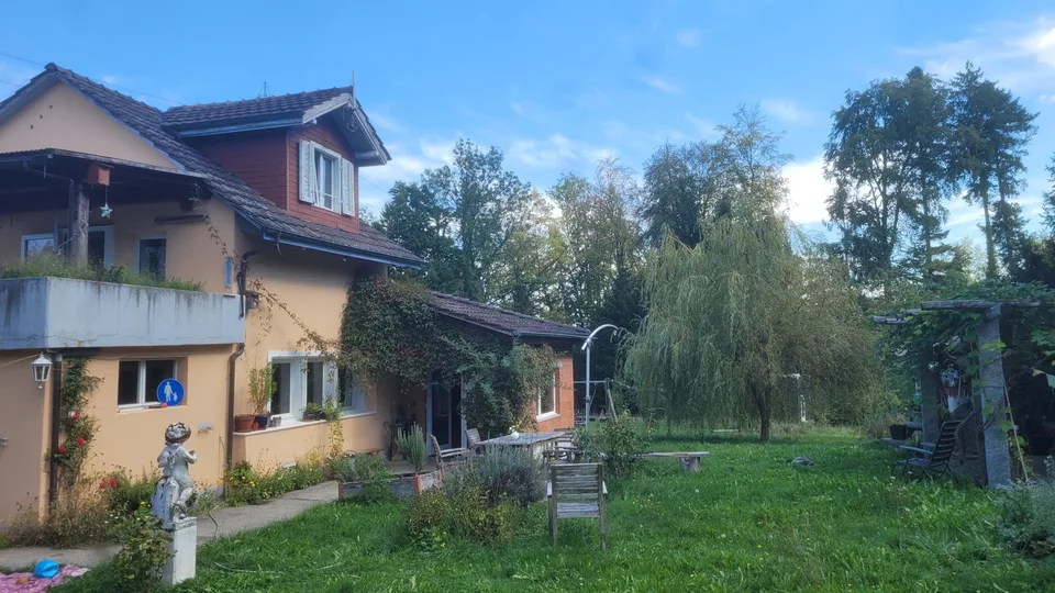 WG-Zimmer (821.- / Mt) in Hausgemeinschaft mit grossem Garten, Egg (ZH)