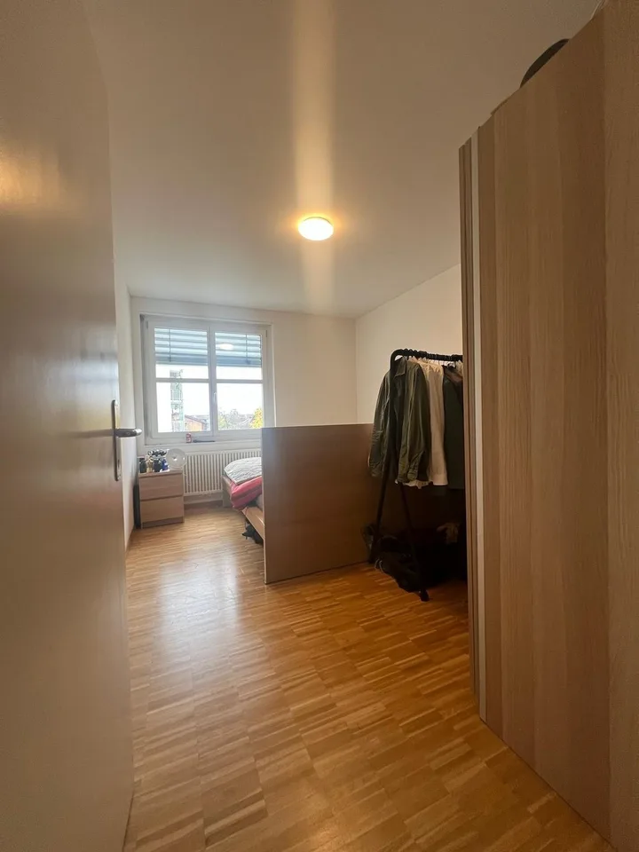Zimmer für Wochenaufenthalter (Mo–Fr) in moderner Wohnung in Zug
