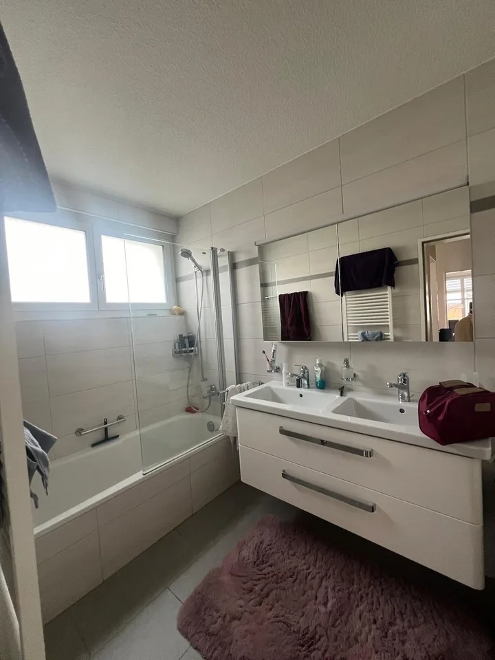 Zimmer für Wochenaufenthalter (Mo–Fr) in moderner Wohnung in Zug