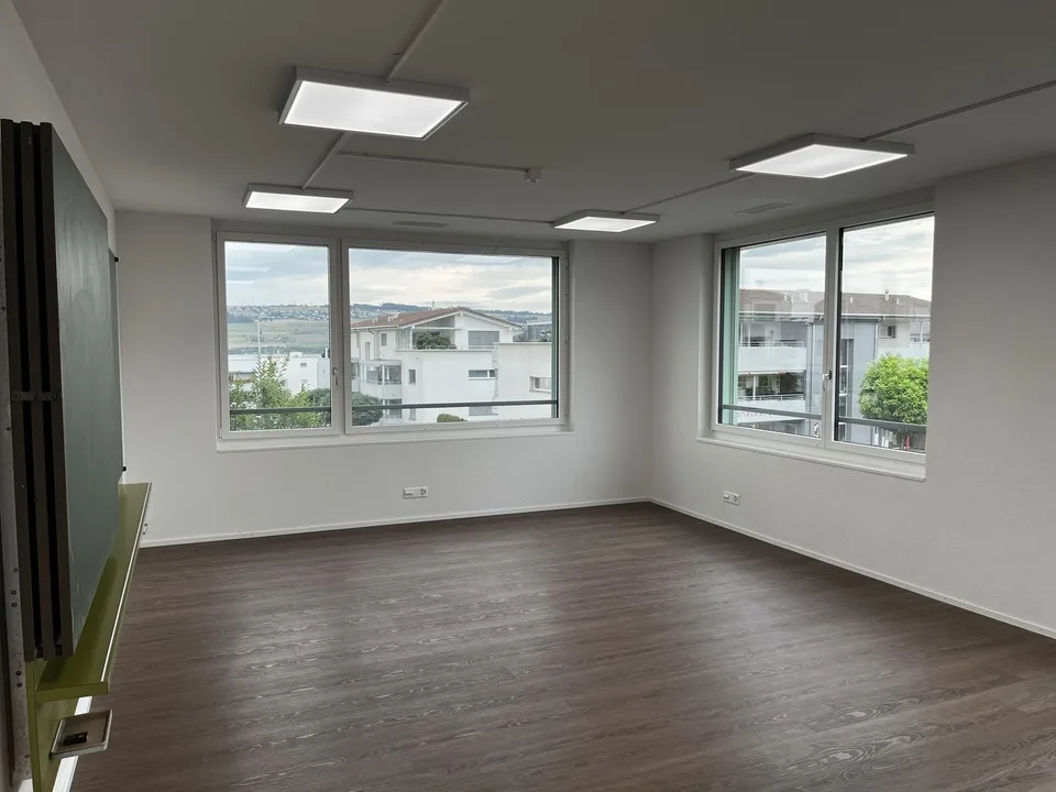 Helle Büro- oder Schulungsfläche – vielseitig nutzbar in Nottwil – Foto 2 von 13